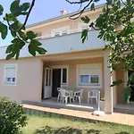 Dijana Apartman *