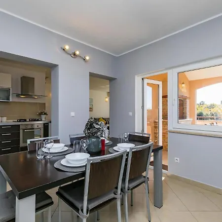 Dijana Апартаменти Пореч