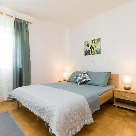 Apartment Dijana *