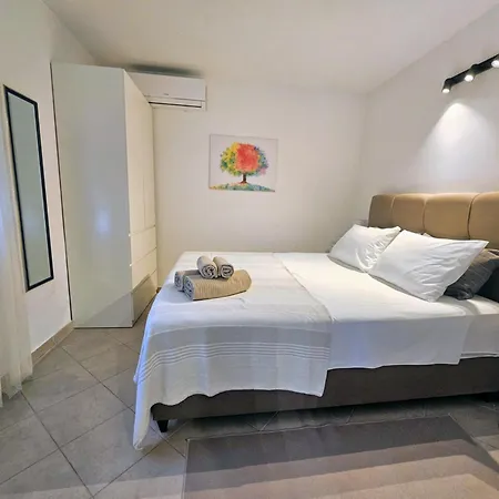Dijana Apartment *
